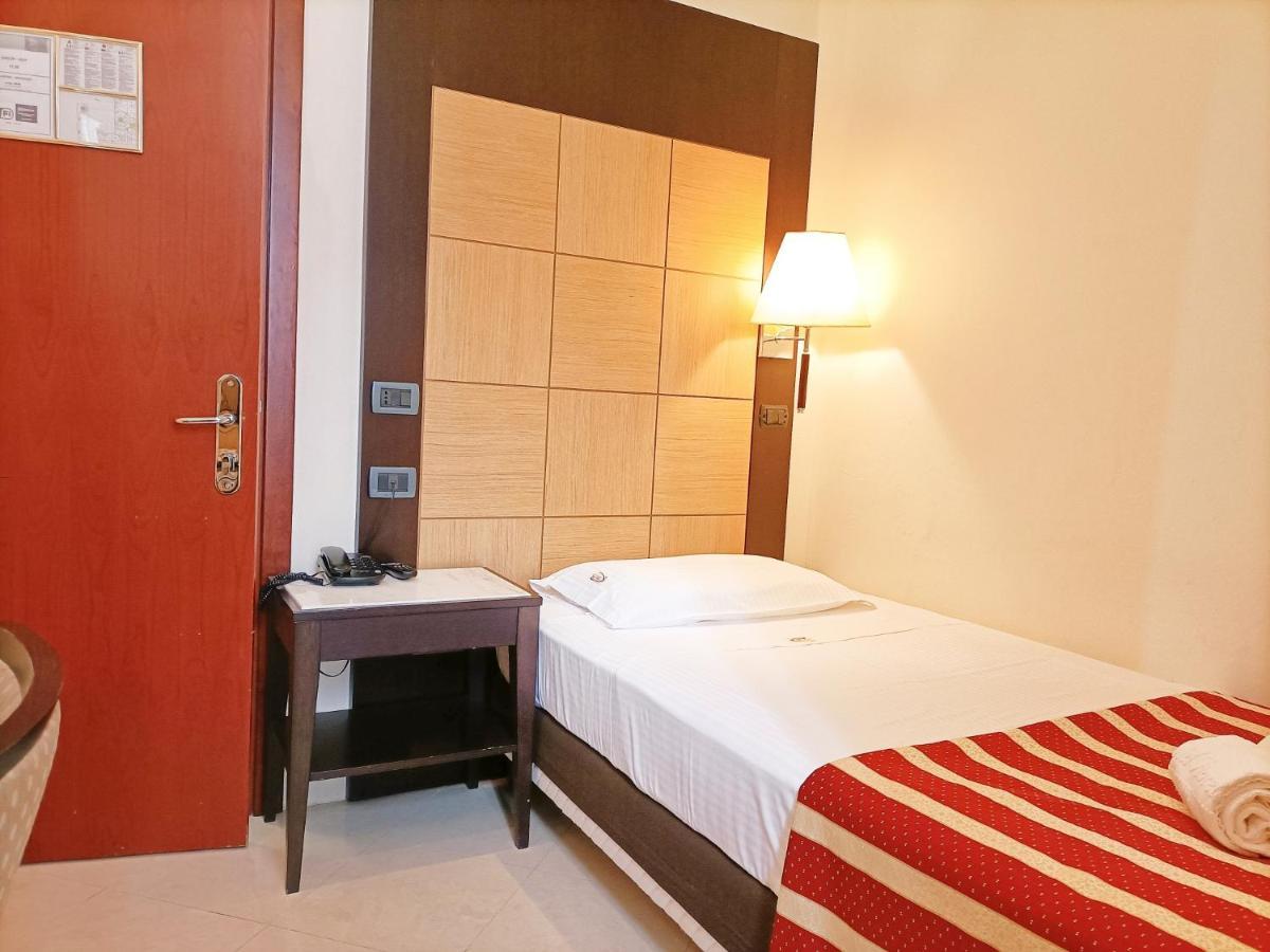 Hotel Fiorella Milano Exterior photo