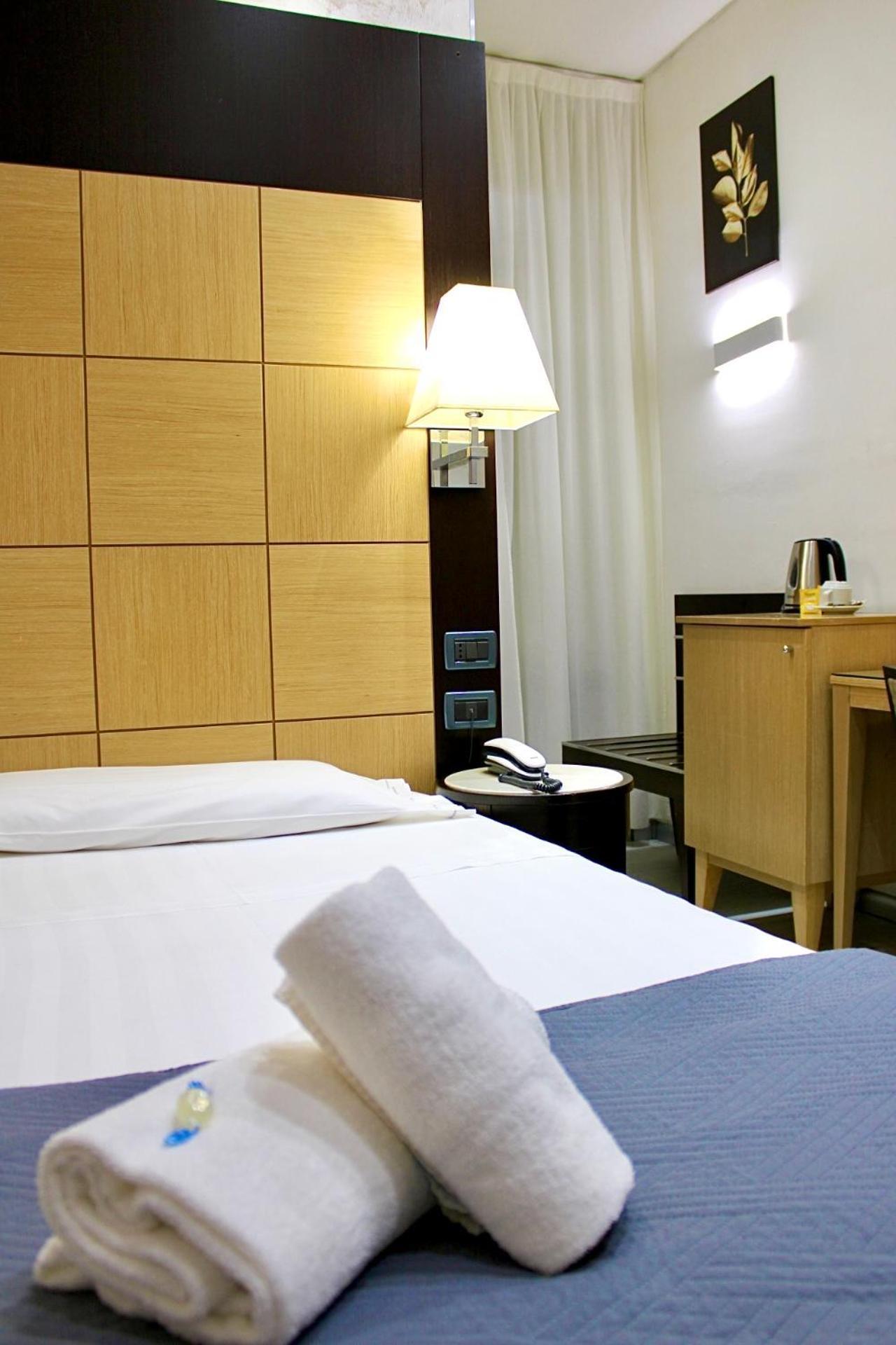 Hotel Fiorella Milano Exterior photo