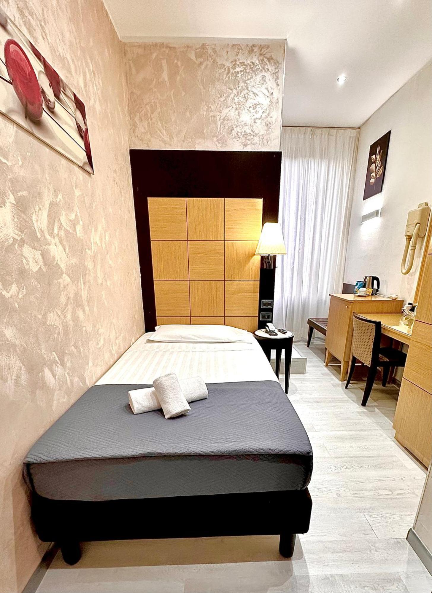 Hotel Fiorella Milano Exterior photo