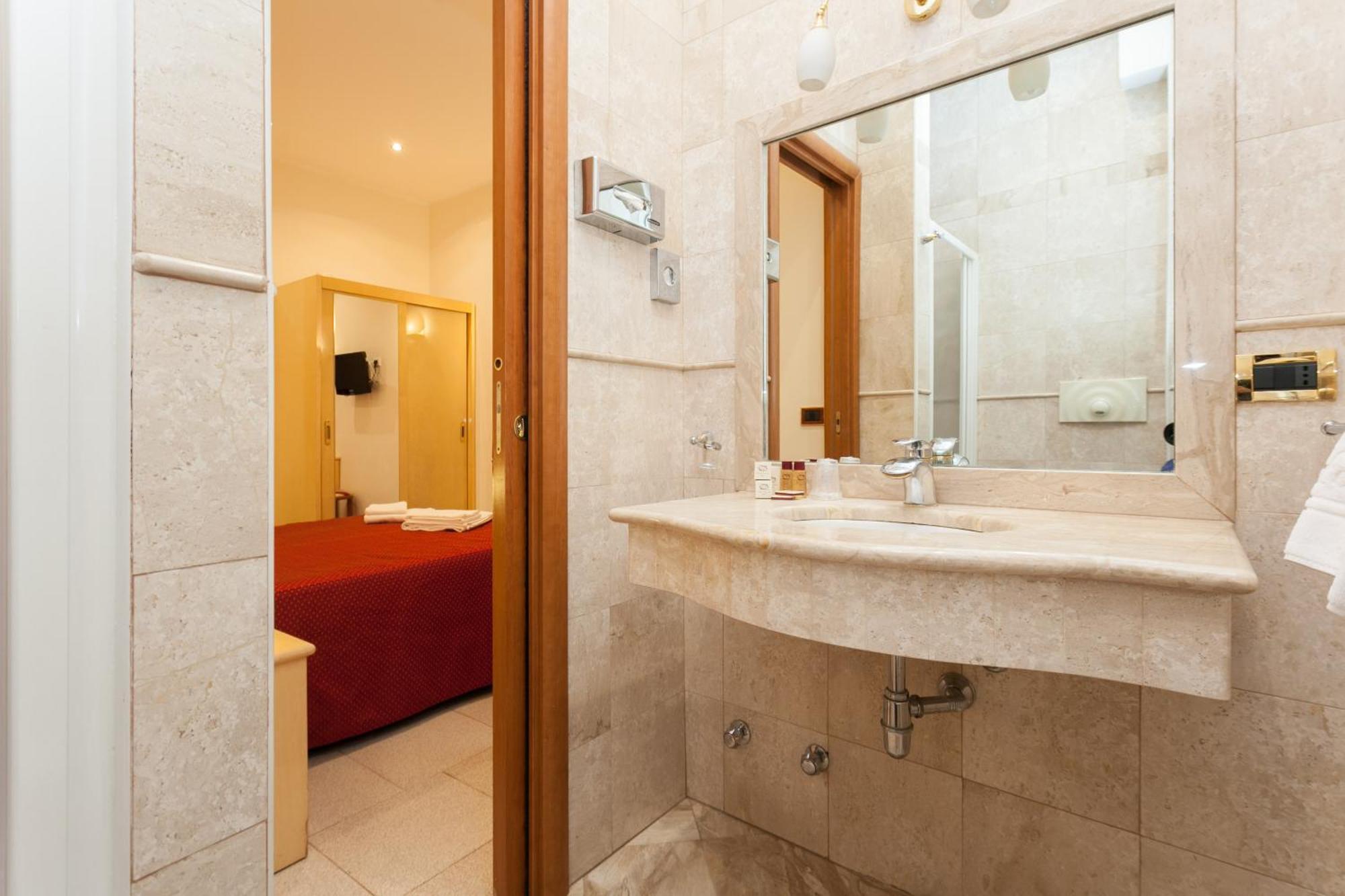 Hotel Fiorella Milano Exterior photo
